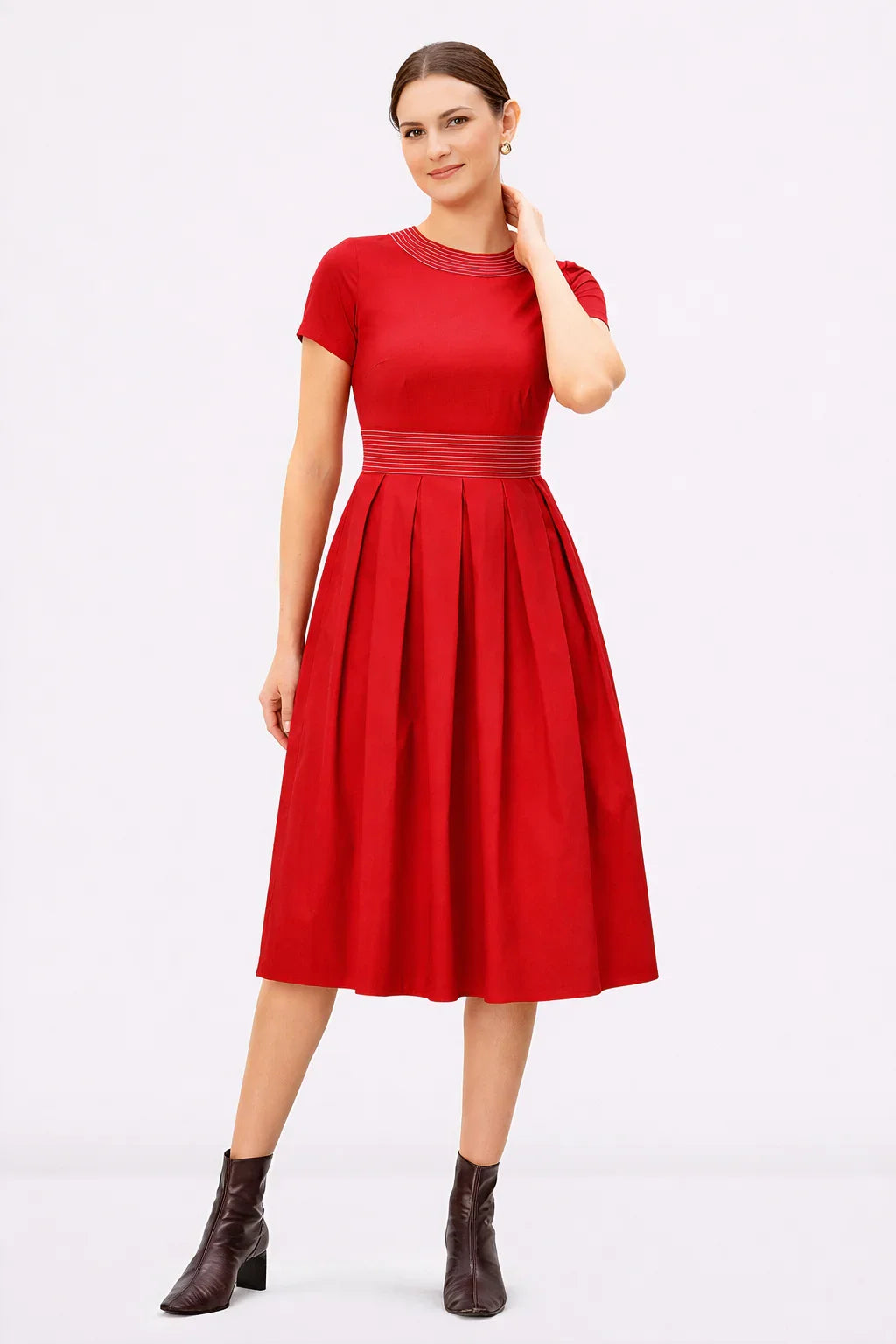 Short-sleeve fit-and-flare midi dress made of trapunto trim cotton poplin by nams-ropa, showcasing its stylish design and tailored fit.