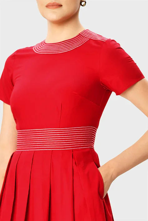 Short-sleeve fit-and-flare midi dress with trapunto trim made of cotton poplin by Nams Ropa