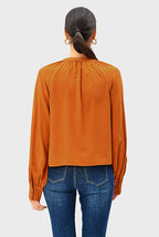 Blusa con fruncido frontal de crepé de sarga de poliéster con botones