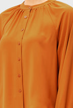 Blusa con fruncido frontal de crepé de sarga de poliéster con botones
